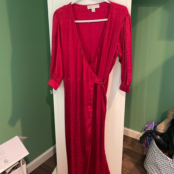 Michael Kors Red Metallic Wrap Subtle Leopard Print - Picture 1 of 6
